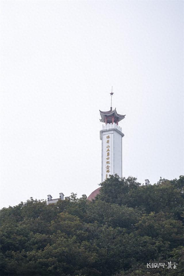 乐鱼电竞-2025保定易水湖铁人三项丨巍巍狼牙山 铮铮铁骨魂